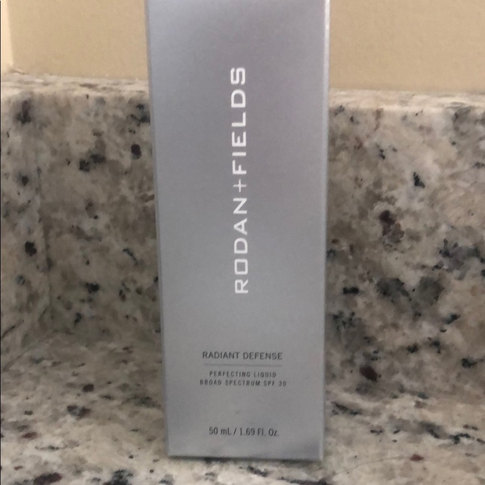 Rodan + Fields radiant defense perfecting SPF30